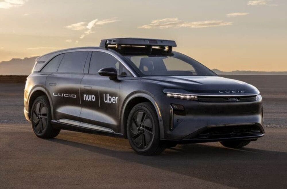Uber anuncia millonaria inversión con Lucid para desarrollo de robotaxis eléctricos