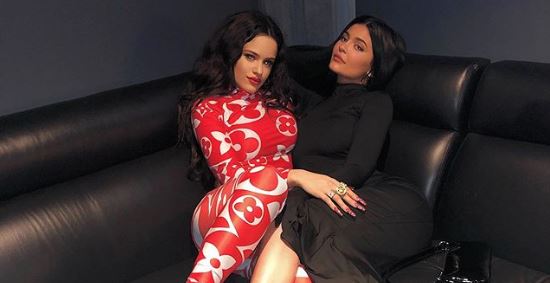 Critican a Rosalía por imitar en Instagram hasta la ‘retaguardia’ de Kylie Jenner (+Fotos)