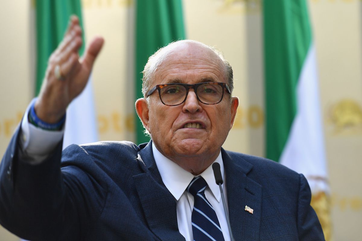 Asociado de Giuliani descartó a uno de sus abogados por falta de pago