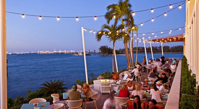 Rusty Pelican, el restaurante con la mejor vista de Miami, celebra sus 50 años