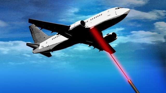 Aumentan apuntes con laser en aeropuerto internacional de Miami