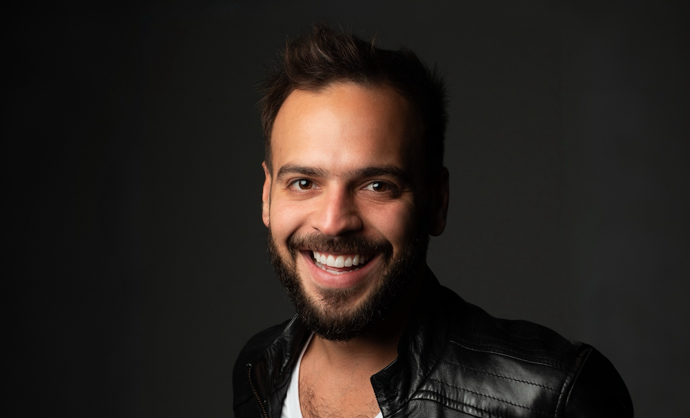 Saúl Mauricio Mendoza, pasión y talento en el corazón teatral de Miami