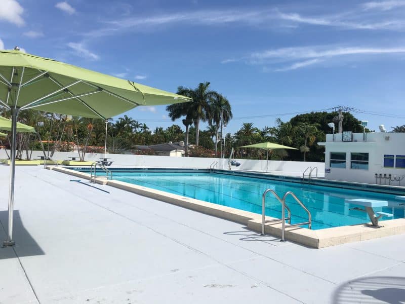 Familiares de joven que murió ahogado en una piscina pública de Miami Beach buscan respuestas sobre el trabajo de los rescatistas