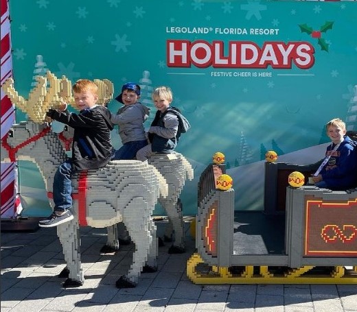 El viernes llega la Navidad a Legoland Florida
