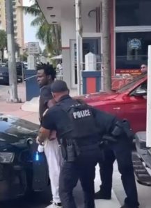 Policía de Miami Beach se encuentra realizando redadas antidrogas en el distrito de entretenimiento