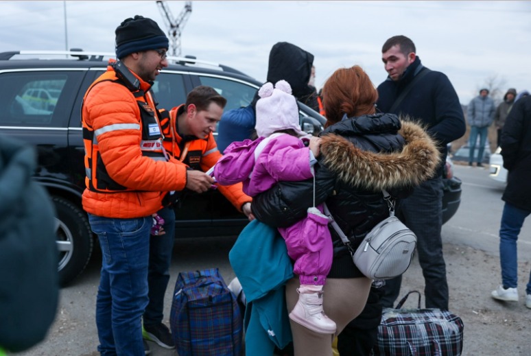 Médicos del sur de Florida ayudan a ucranianos que cruzan la frontera en busca de refugio