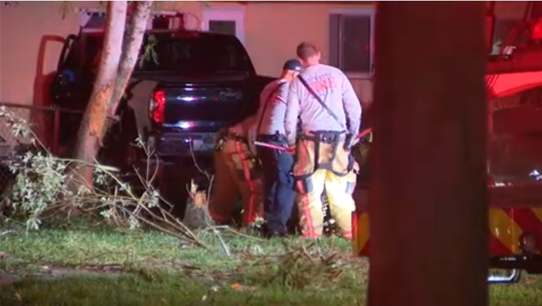 Florida: Un conductor pierde el control y se estrella dentro de una casa