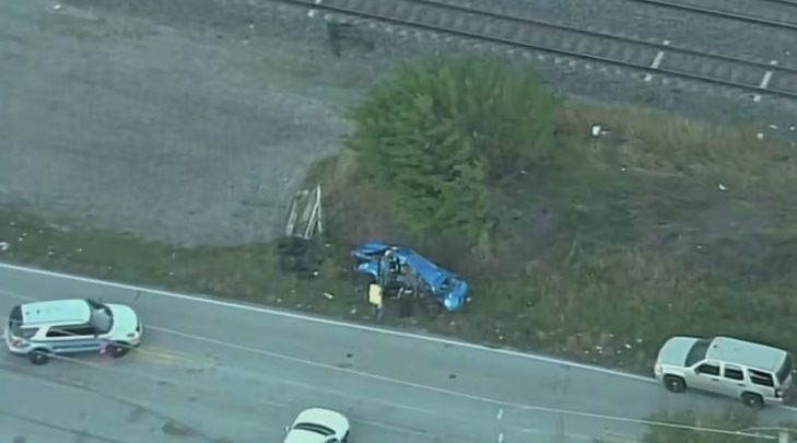 Dos personas fallecidas fue el resultado del choque de un vehículo y un tren Brightline en Aventura
