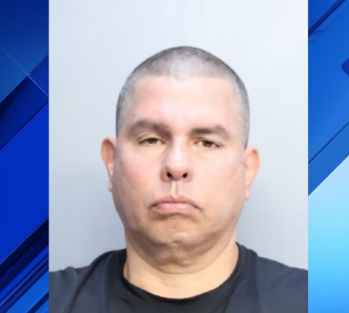Un hombre de Miami enfrenta múltiples cargos criminales y es arrestado un año después
