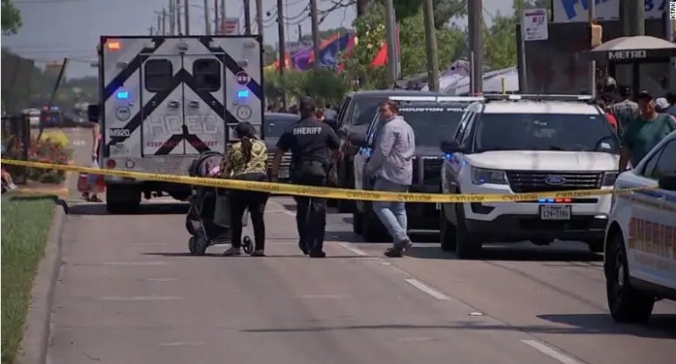 Dos muertos y varias personas heridas es el saldo que dejó un tiroteo en un mercado