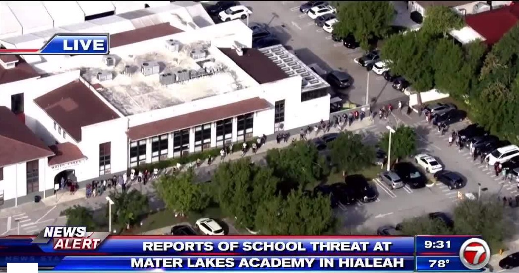 Evacuan escuela en Hialeah después de informes de amenazas