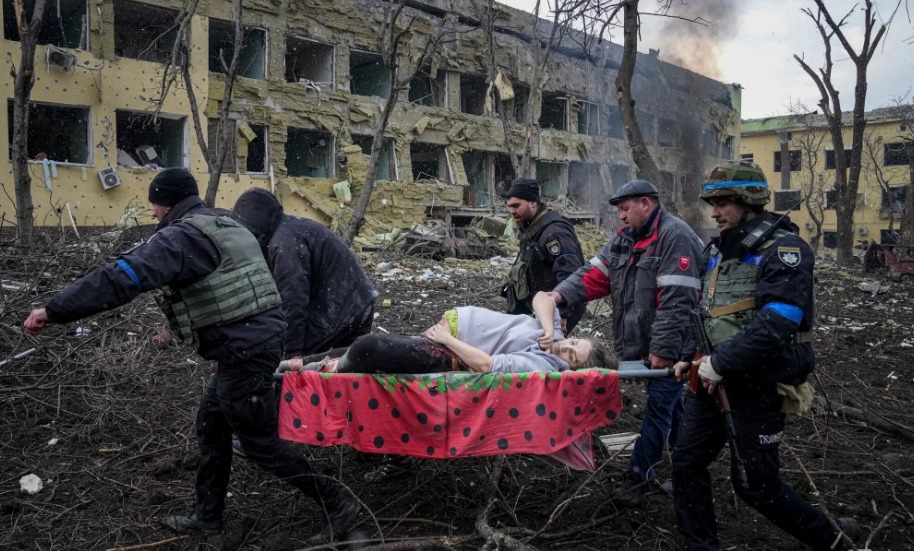 Muere la mujer embarazada que fue fotografiada tras el bombardeo ruso a la maternidad de Mariúpol