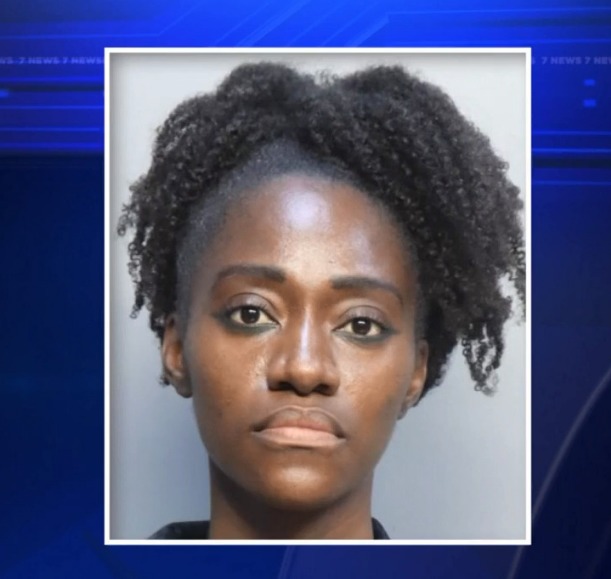 Policía arresto a la mujer que agredió al compañero de clases de su hijo en Miami-Dade