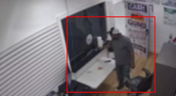 Dueños de una tienda de armamento en Miami aseguran que un ex empleado del lugar los robo