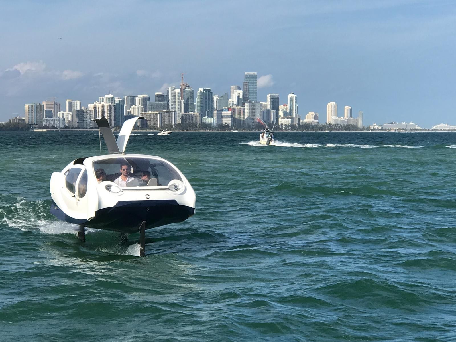 Barco ‘eléctrico’ volador en Miami fue mostrado por SeaBubbles
