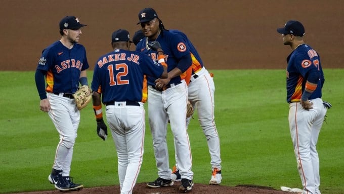 Framber Valdez controló a Philadelphia Phillies y Houston Astros emparejó Serie Mundial