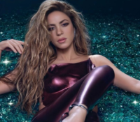 Shakira esquivó con estilo el inapropiado beso de un fanático