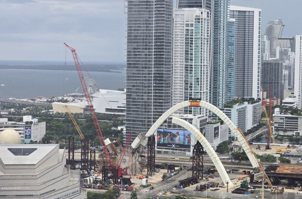 Misterioso grafiti aparece en el Signature Bridge:  ¿Cómo lo hicieron?