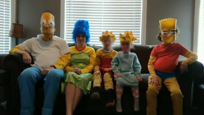 ¡Aburridos en cuarentena! Familia filmó asombroso video replicando la clásica intro de Los Simpson (Video)