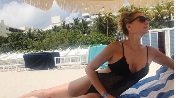 Así lució su cuerpo la presentadora Daisy Fuentes disfrutando de un soleado día en Miami