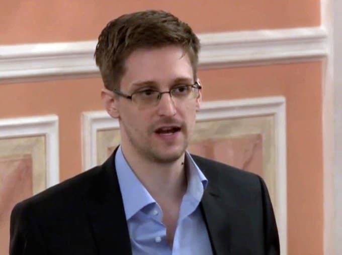 Edward Snowden recibe la ciudadanía rusa