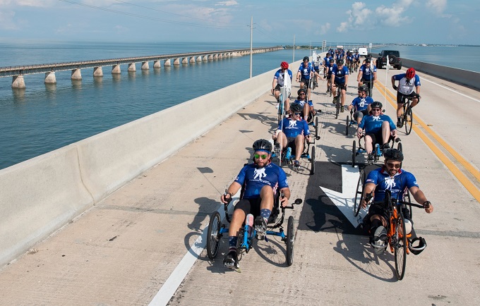 Ex soldados realizaron travesía por puente de los Cayos de Florida