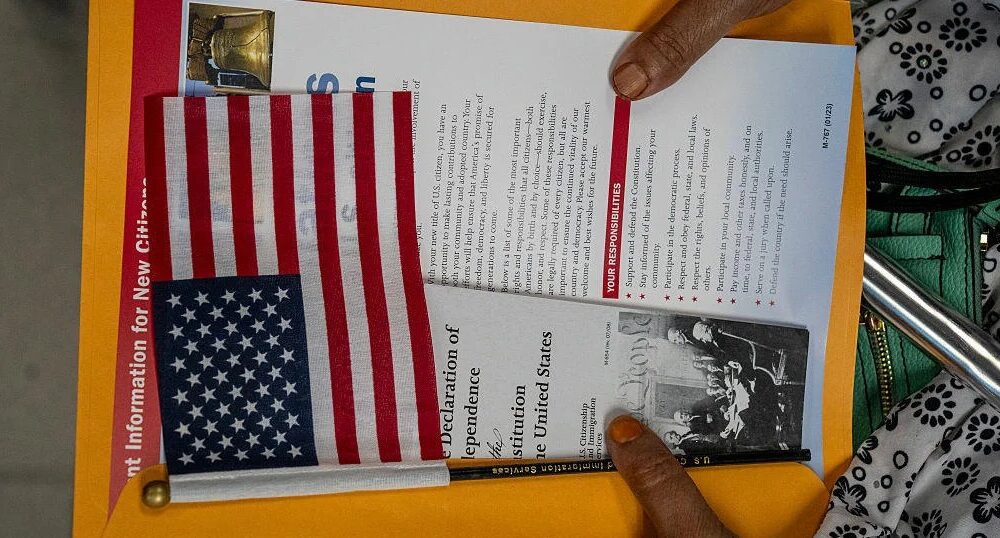 USCIS reactiva los “neighborhood checks”: así podrían afectar tu solicitud de ciudadanía