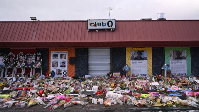 Sospechoso de tiroteo en club LGBTQ en Colorado fue acusado de 305 cargos