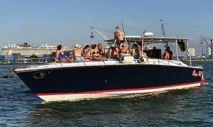 Residentes de South Beach se quejan de las constantes fiestas en botes chárter