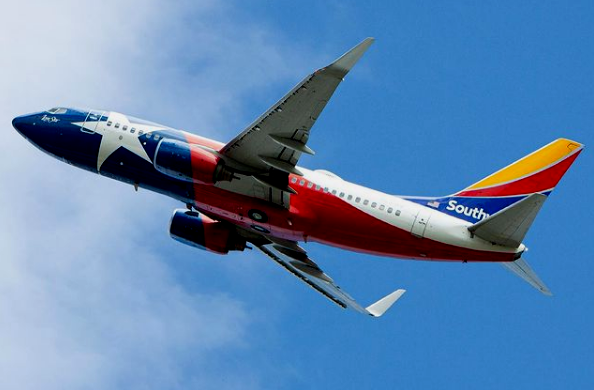 Tendencia preocupante: Azafata de Southwest pierde dos dientes durante pelea a bordo del avión