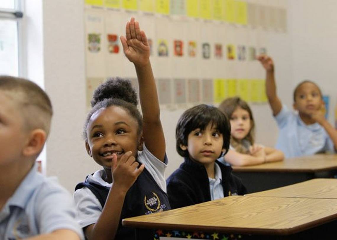 Un nuevo informe encuentra que los estudiantes de las escuelas chárter de Florida superan constantemente a sus compañeros en las escuelas tradicionales públicas