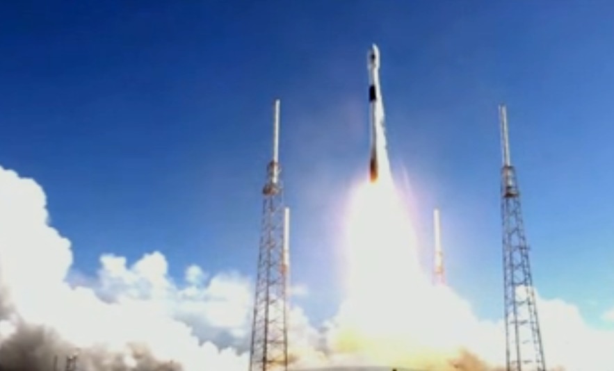 SpaceX lanza el cohete Falcon 9 para la misión ANASIS II