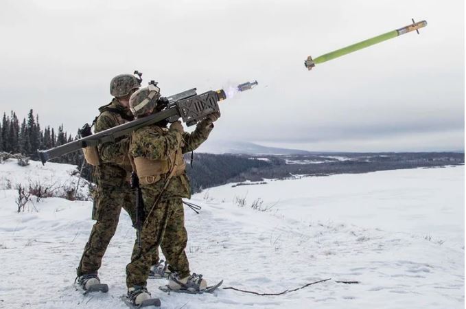 Conoce los misiles portátiles que envió EEUU a Ucrania para derribar helicópteros rusos