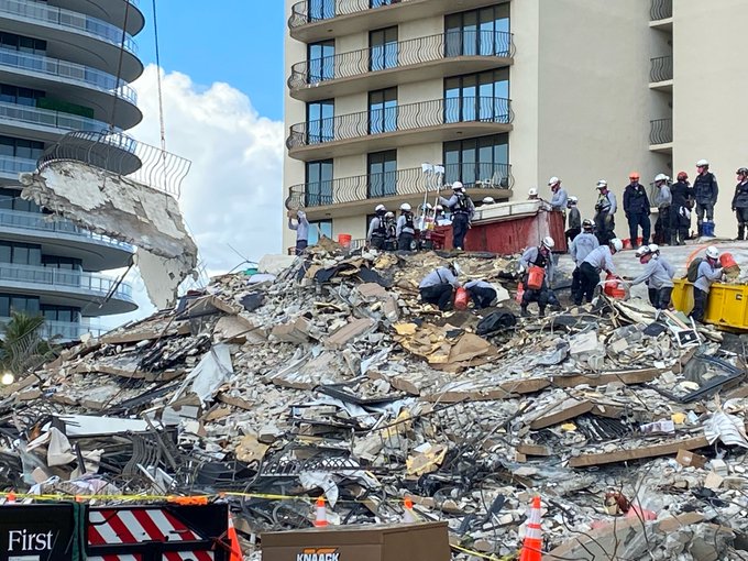Roban identidades de muertos en derrumbe de edificio en Surfside