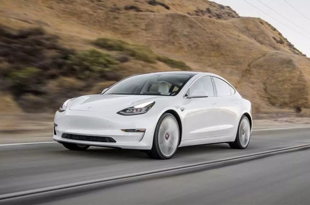 La inaudita respuesta de Tesla a cliente que se le incendió el auto en plena autopista