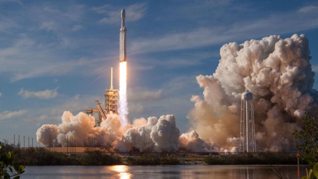 Spacex advirtió de explosión sónica después del lanzamiento del Falcon Heavy