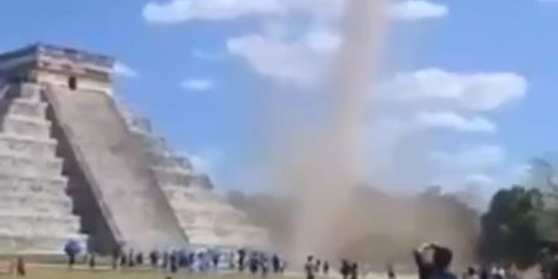 Torbellino sorprende a visitantes de las pirámides mexicanas de Chichén Itzá (VIDEO)