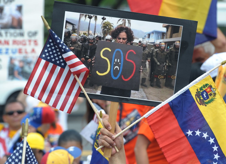 Los inmigrantes venezolanos denuncian las estafas para tramitar el TPS