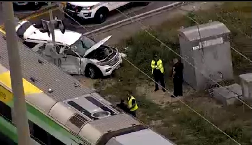 ¡Impactante! Tren Brightline choca con un auto en Miami