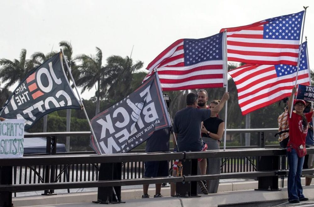 Simpatizantes de Trump mostraron su apoyo cerca de su residencia en Florida