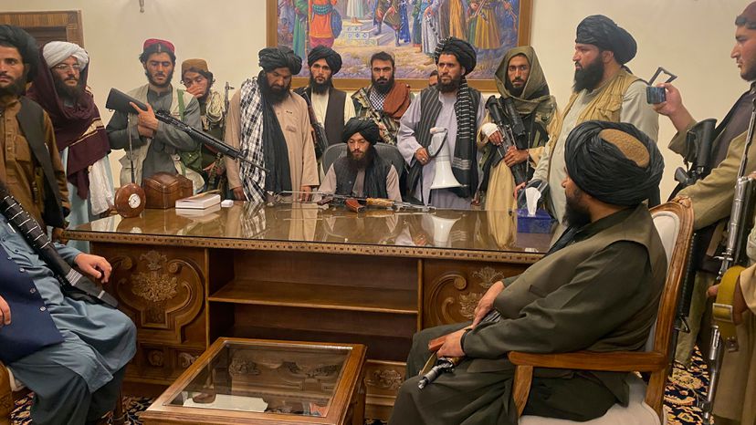 Rusia invitará a los talibanes para crear acuerdos internacionales