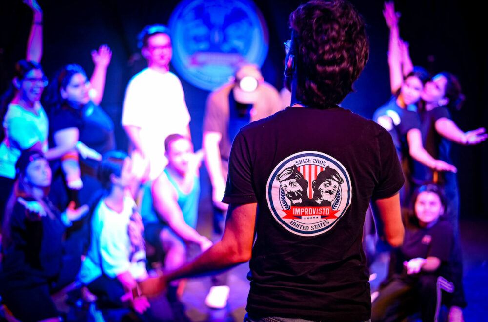Ron Chávez lleva la improvisación más allá del escenario con talleres en Miami