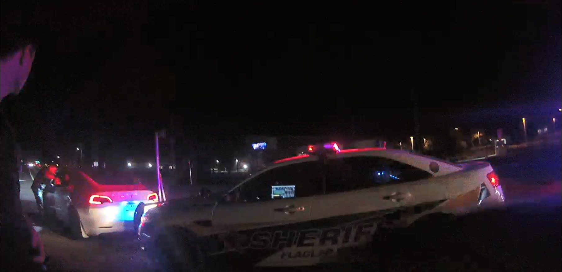 Tesla en ‘autopiloto’ choca contra patrulla de policía en Florida