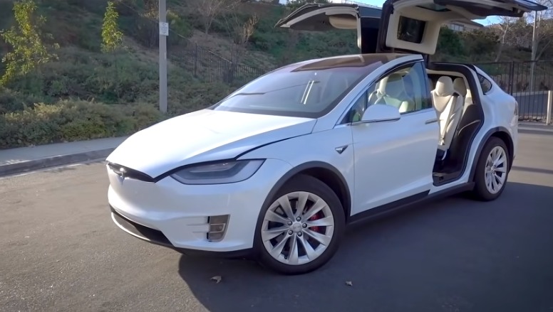 Tesla retirará del mercado más de 134.000 vehículos