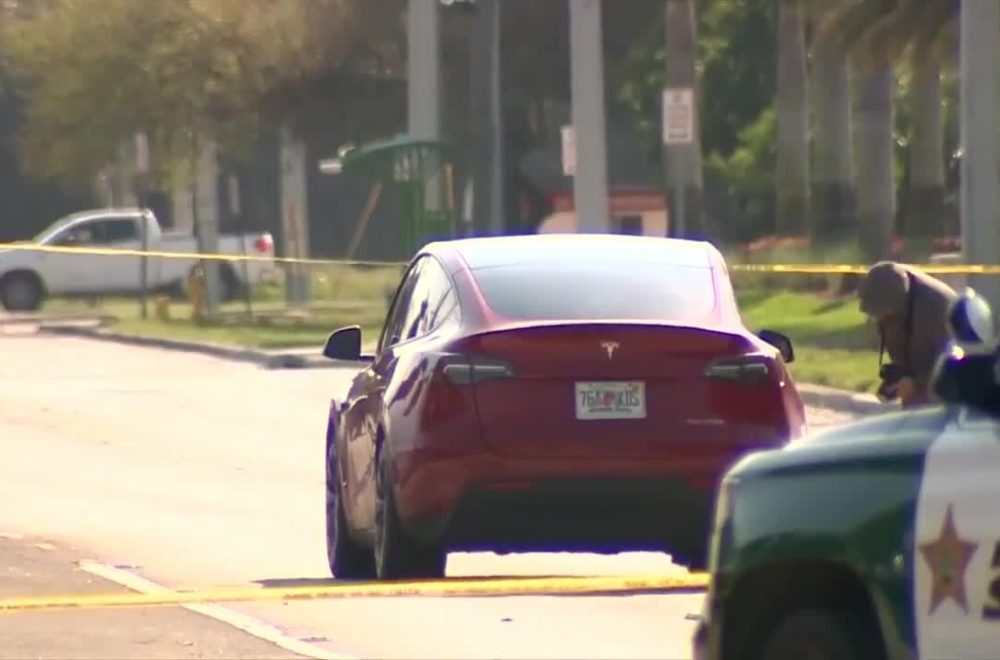 Adolescente fue atropellado por un Tesla cerca de secundaria en Cooper City