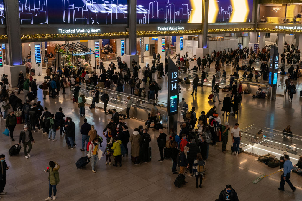 Continúan los viajeros por el regreso del Día de Acción de Gracias