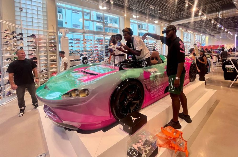 DJ Khaled abre tienda de zapatos deportivos en Miami Beach