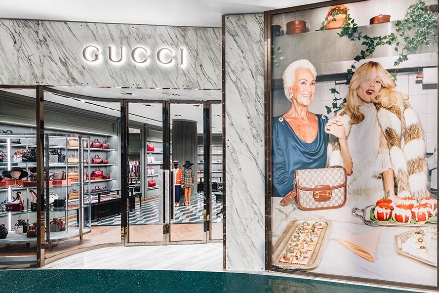 Robo masivo desata caos en tienda Gucci de Los Angeles