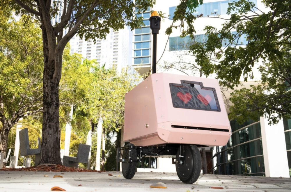 Robots rosados pasean por Miami haciendo delivery: ¿De qué se trata?