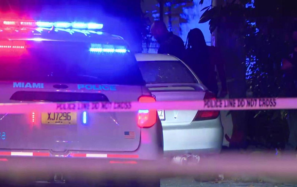 Policía de Miami investiga tiroteo en Coconut Grove que dejó a un hombre muerto